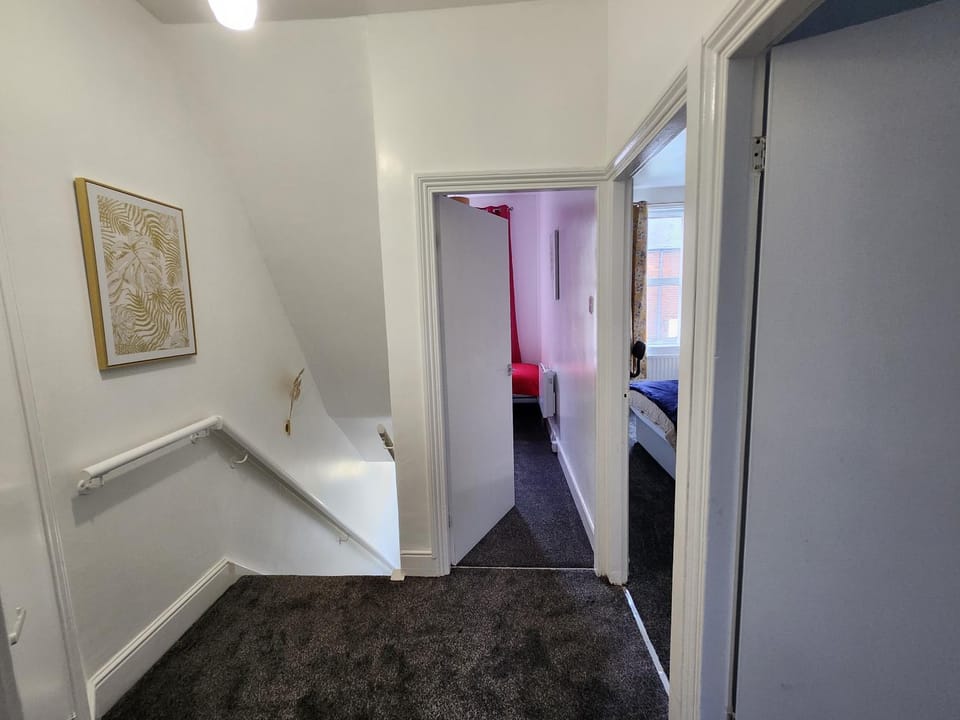 Primos Palace 4 - Bedroom House in Blyth Apartment in England