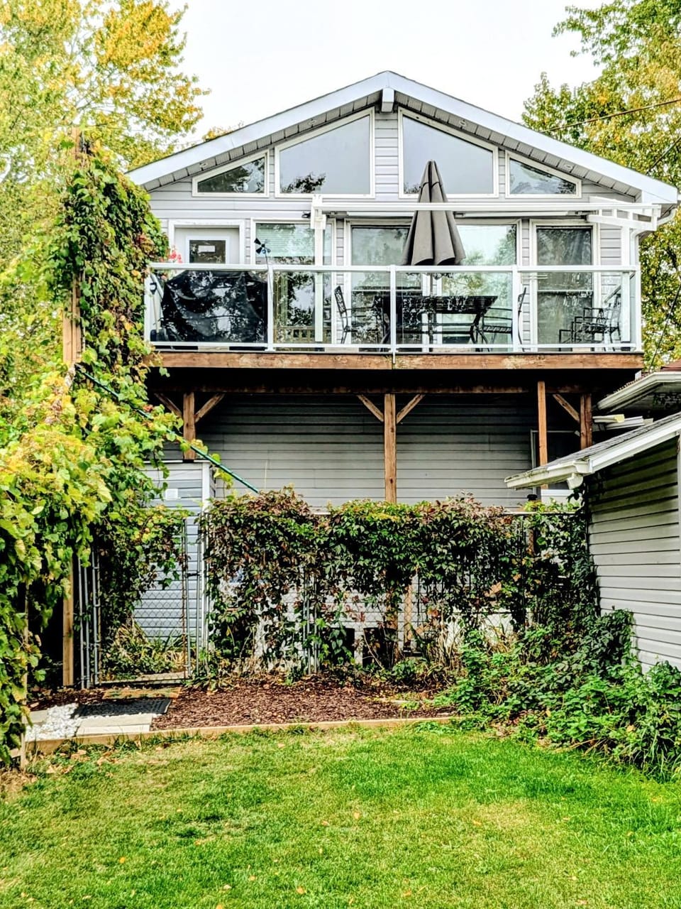 Waterfront Comfy Guesthouse, PEC Apartment in New York