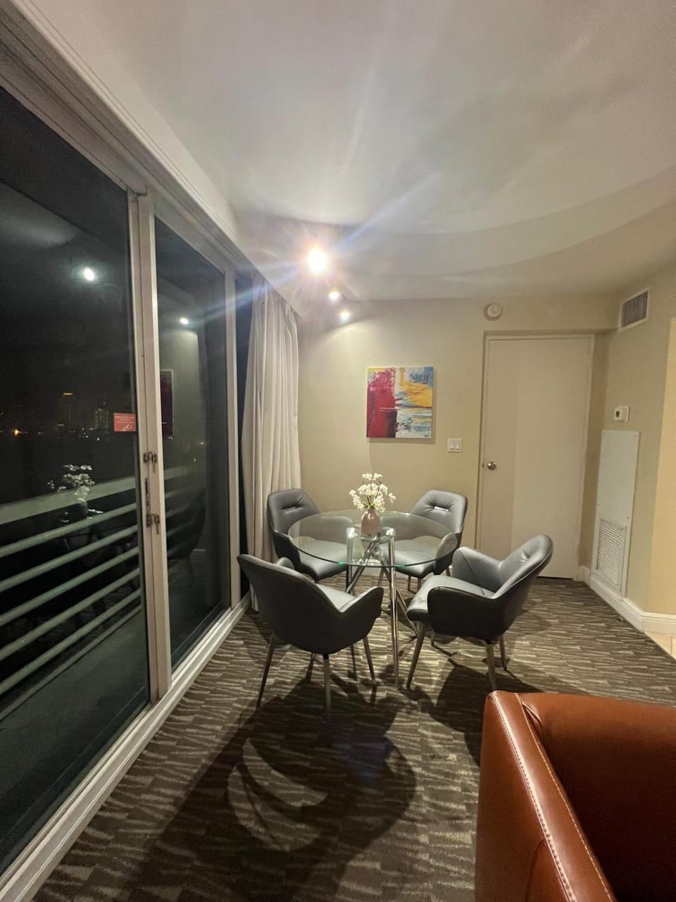 Luxury Waterfront Condo Hilton Hotel Amenities Beach Pool Jacuzzi Jetskis Gym Apartment hotel in Fort Lauderdale