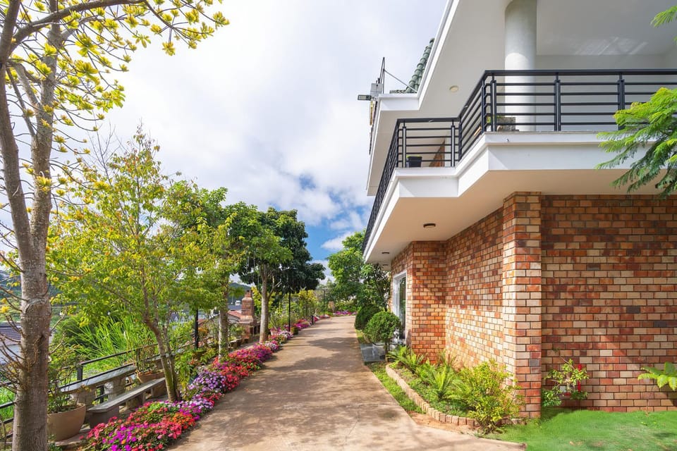 Property building, Spring, Day, Garden, Garden view