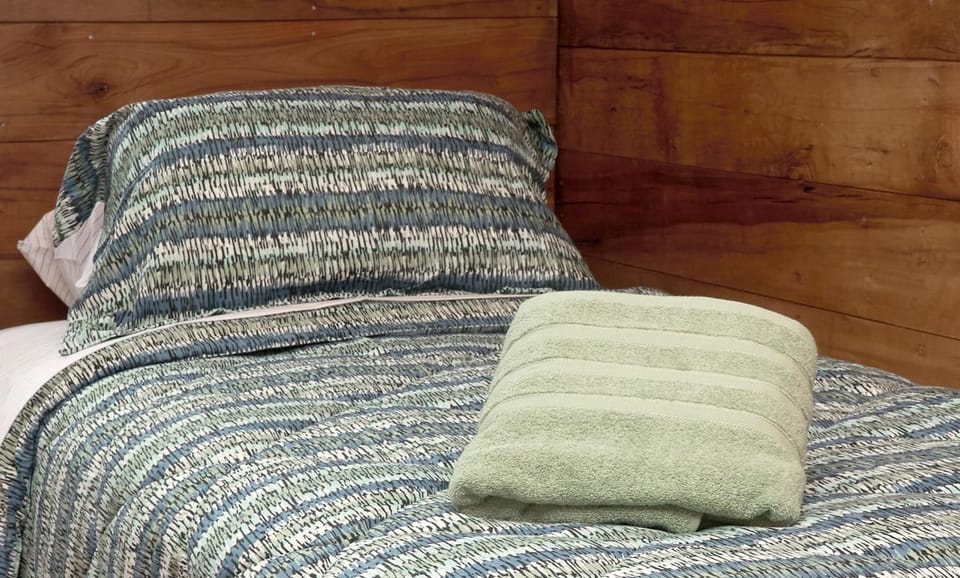 Bed, Bedroom, towels