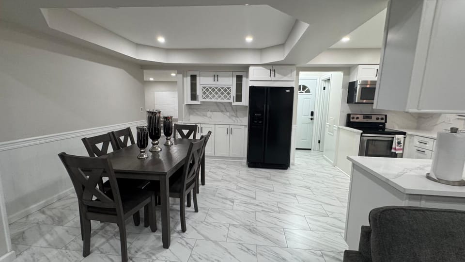 Modern Family Home -3BR -High Speed Wi-Fi Comfort House in Sterling Heights