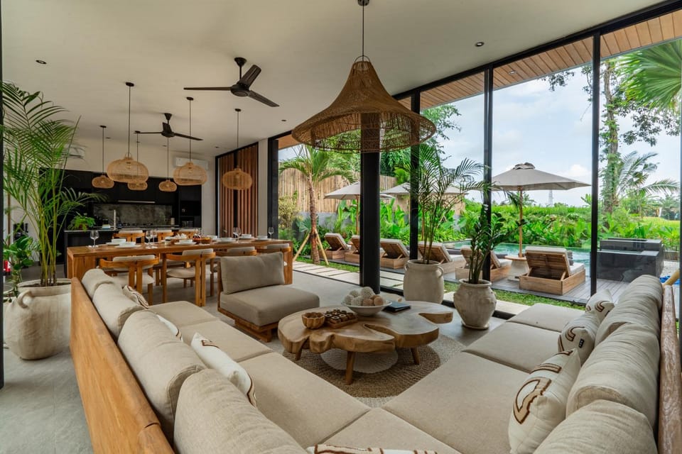 Living room, Seating area
