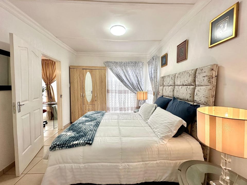 Long on Hill Apartment in Sandton