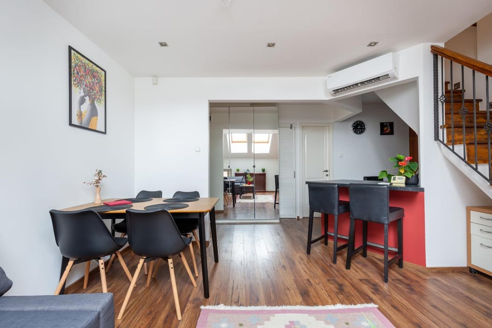 BR36 2-storey apt with balcony and AC Apartment in Budapest
