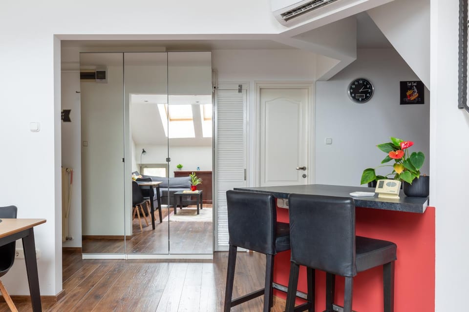 BR36 2-storey apt with balcony and AC Apartment in Budapest
