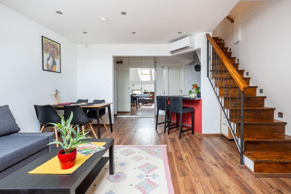 BR36 2-storey apt with balcony and AC Apartment in Budapest
