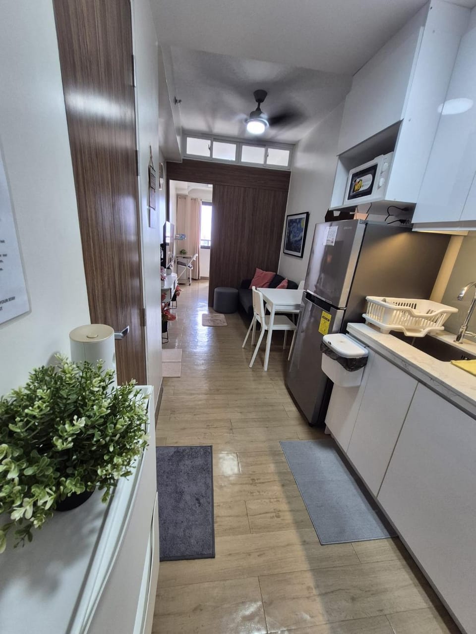 Facade/entrance, kitchen