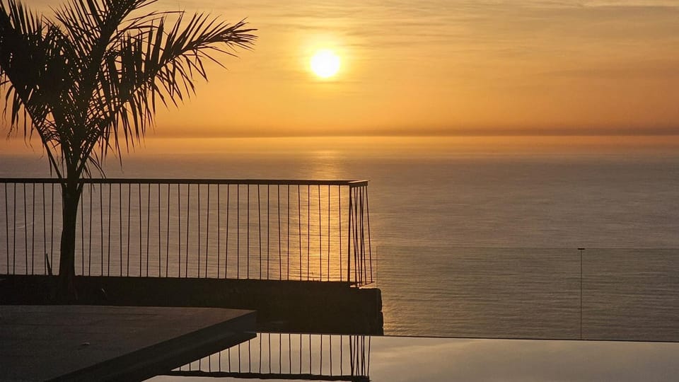 Property building, Sea view, Sea view, Swimming pool, Swimming pool, Swimming pool, Sunset