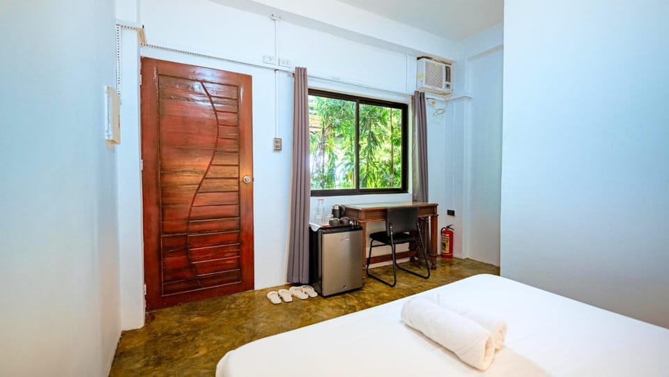 Bed, Photo of the whole room, Bedroom, air conditioner