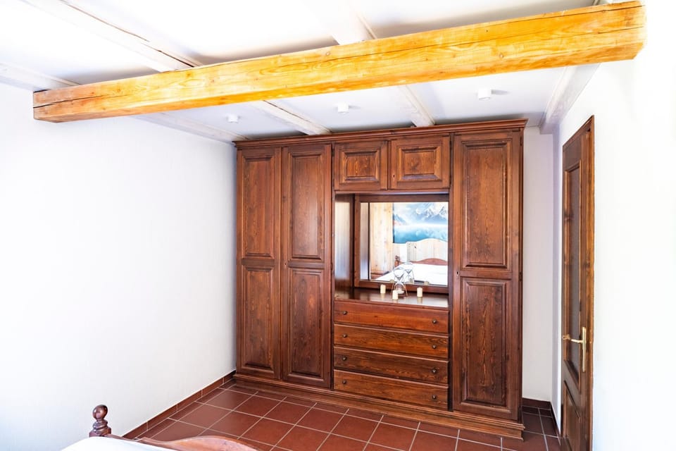 Bedroom, wardrobe