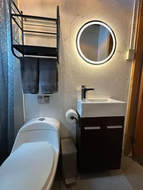 Heart Of Calle del Valle 2BR Sleeps 4 Free Parking - Sol Y Luna 1 Apartment in San Juan