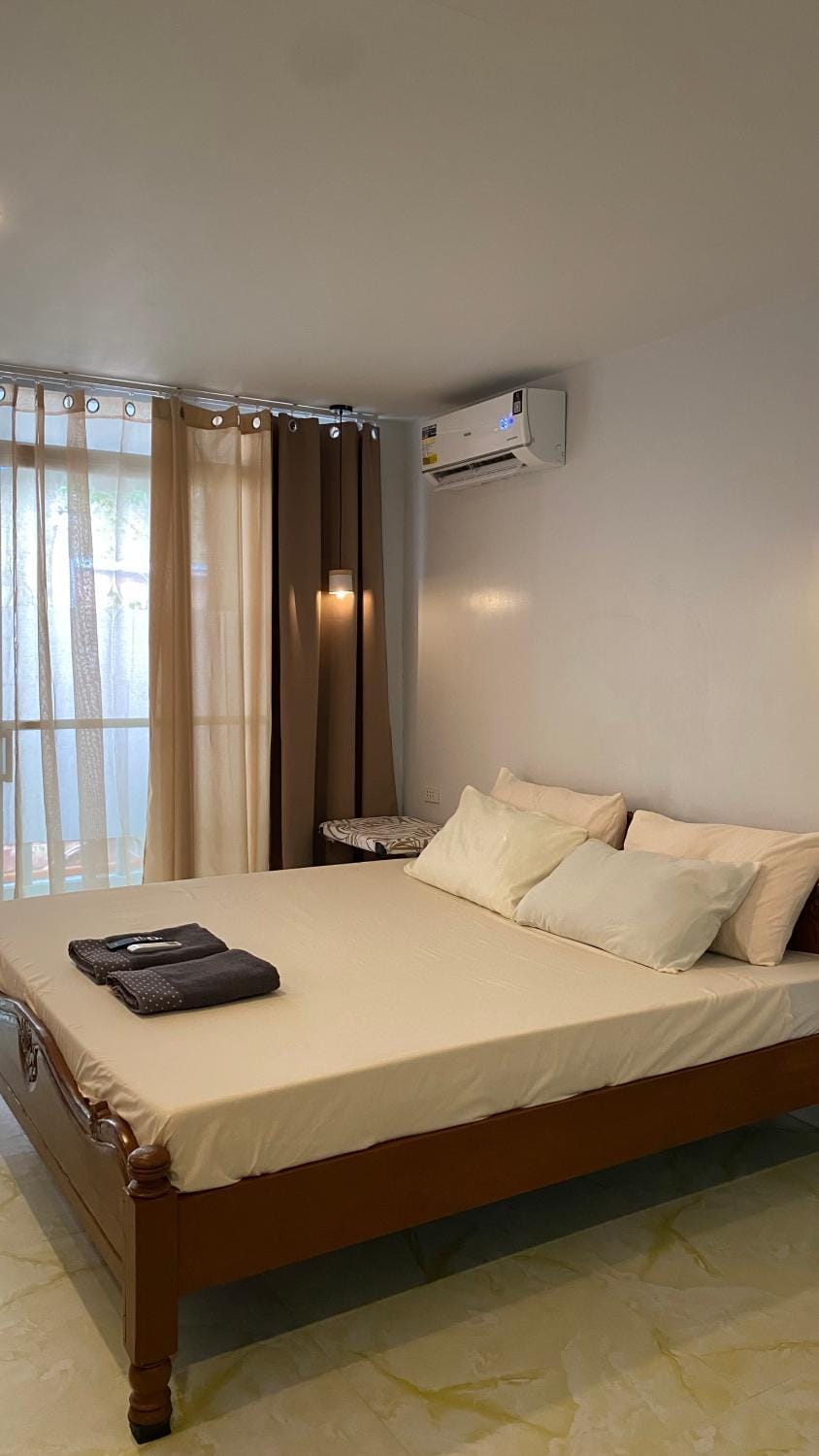 Bed, Bedroom, air conditioner