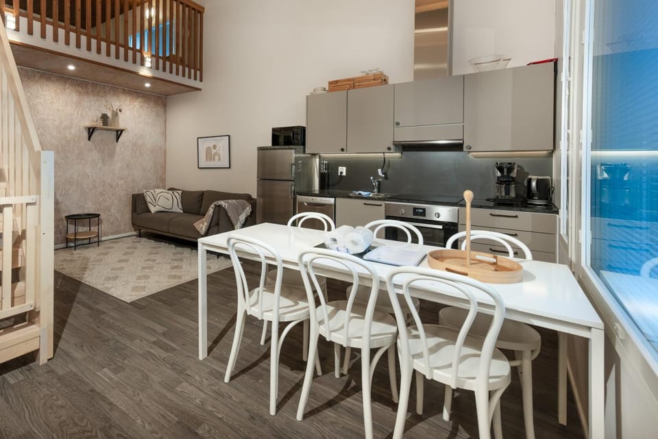 Kitchen or kitchenette, Living room, Seating area, Dining area, oven, stove