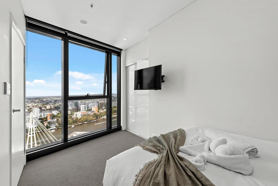 Sky Suite - CBD 2BR with Stunning Views, Pool and Gym Apartment in Kangaroo Point