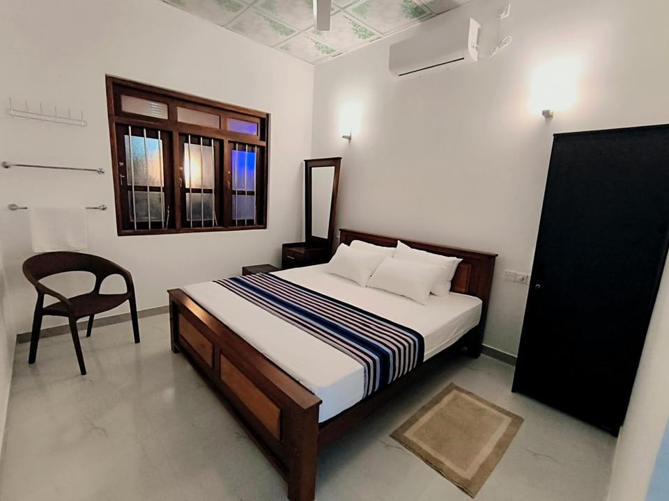 Bed, Photo of the whole room, Bedroom, air conditioner