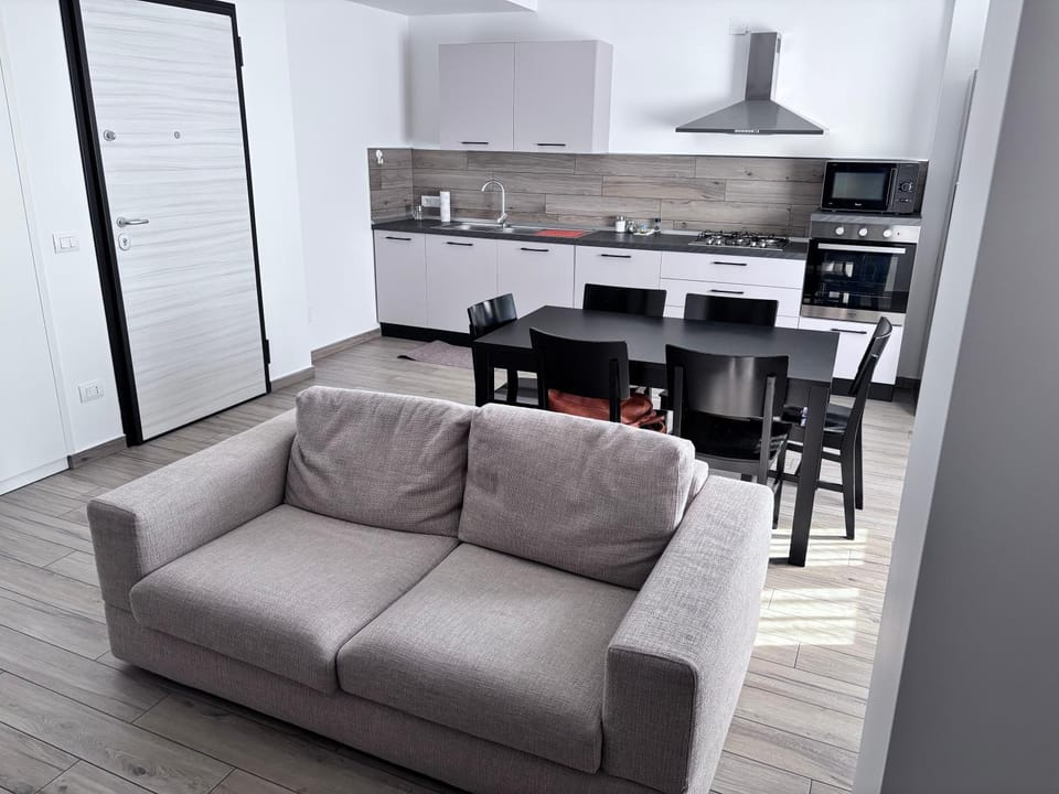 Kitchen or kitchenette, Living room, Seating area, Dining area, heating, microwave, oven, stove, air conditioner
