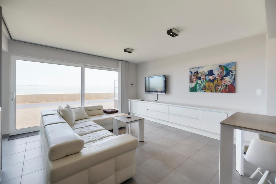 LECOMTE - Beachfront Deluxe 226 Apartment in Ostend