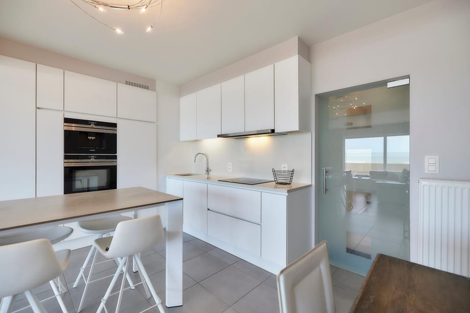 LECOMTE - Beachfront Deluxe 226 Apartment in Ostend