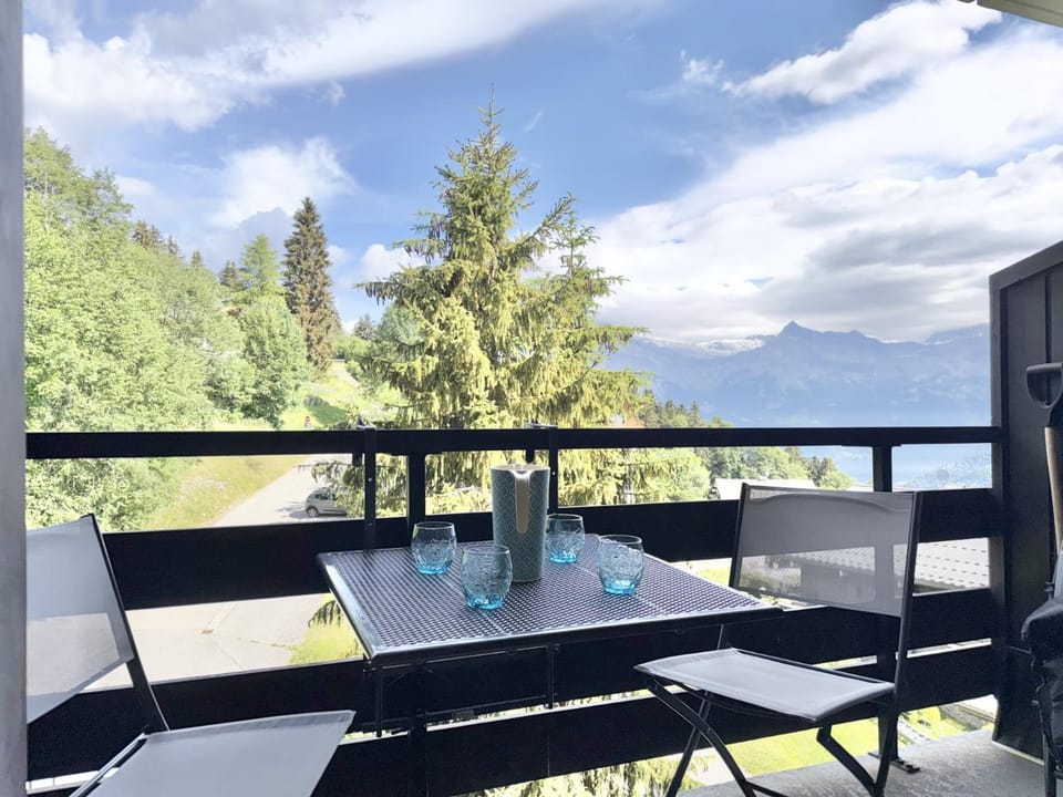 Balcony/Terrace, Mountain view