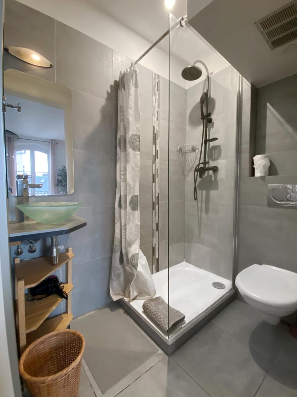 Shower, Toilet, Bathroom, towels