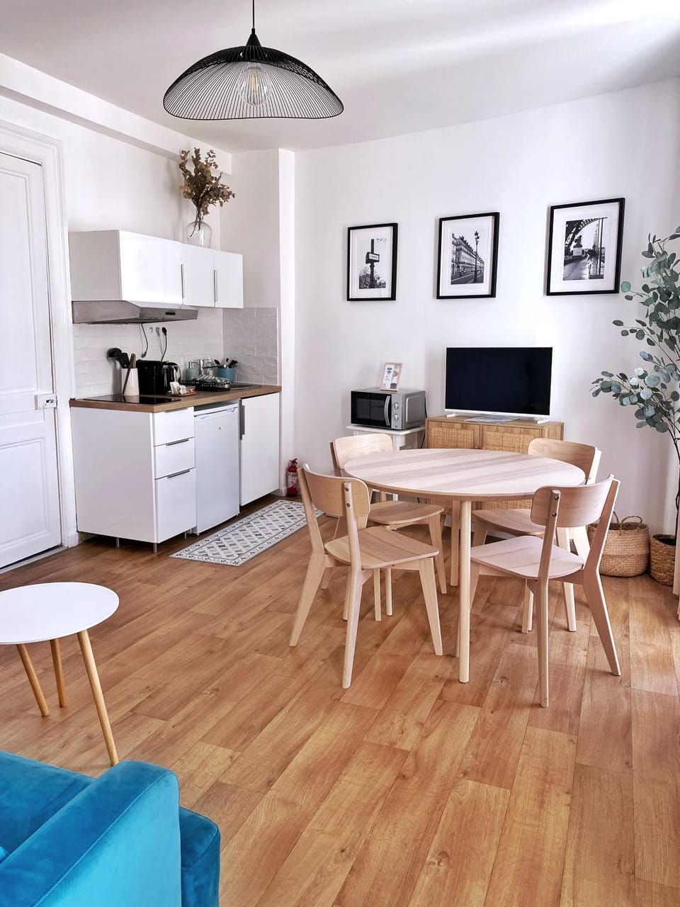 TV and multimedia, Kitchen or kitchenette, Living room, Dining area, oven, stove
