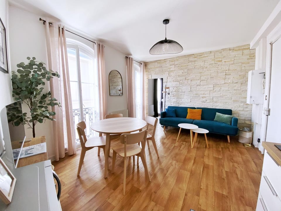 Living room, Seating area, Dining area