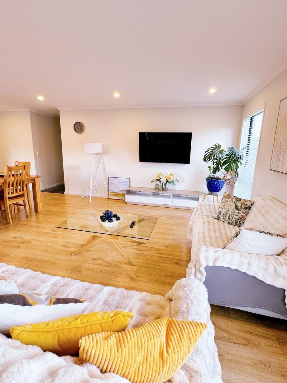 Living room, Photo of the whole room, Seating area