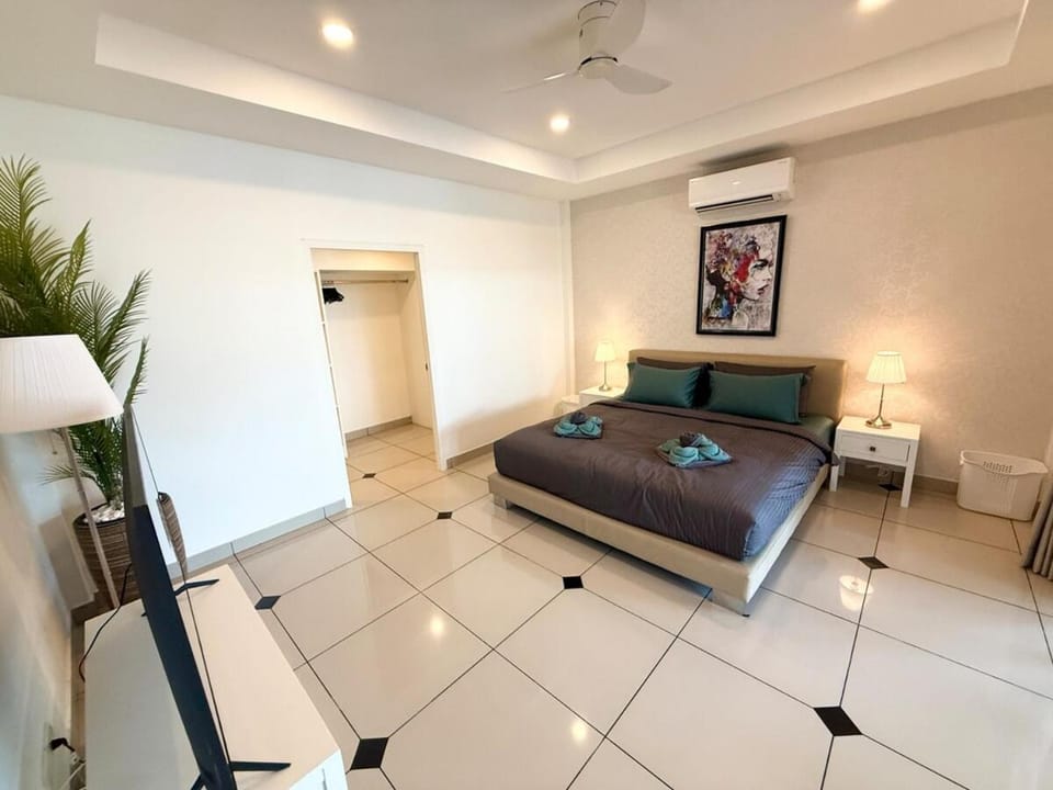 Newly Renovated - 2 Bedroom - Private Pool Villa, Pattaya City Centre Villa in Pattaya City