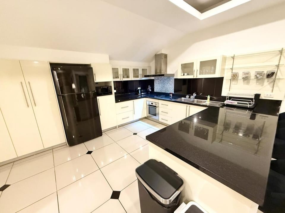 Newly Renovated - 2 Bedroom - Private Pool Villa, Pattaya City Centre Villa in Pattaya City