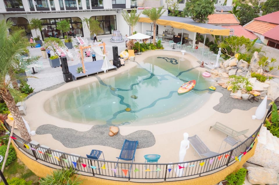 Day, Natural landscape, Balcony/Terrace, Pool view, Swimming pool, Swimming pool, sunbed