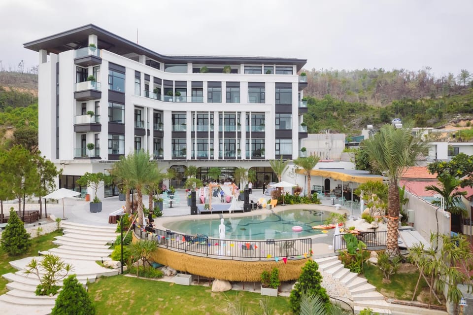 Property building, Restaurant/places to eat, Swimming pool, Breakfast