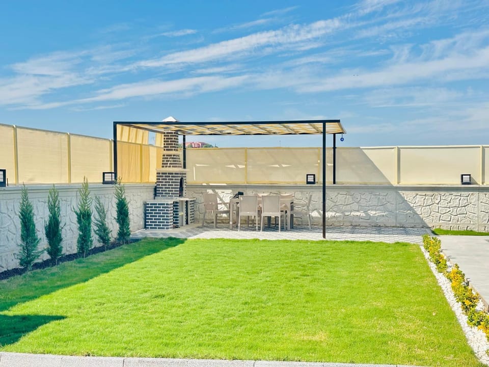 Property building, BBQ facilities, Balcony/Terrace, Garden view