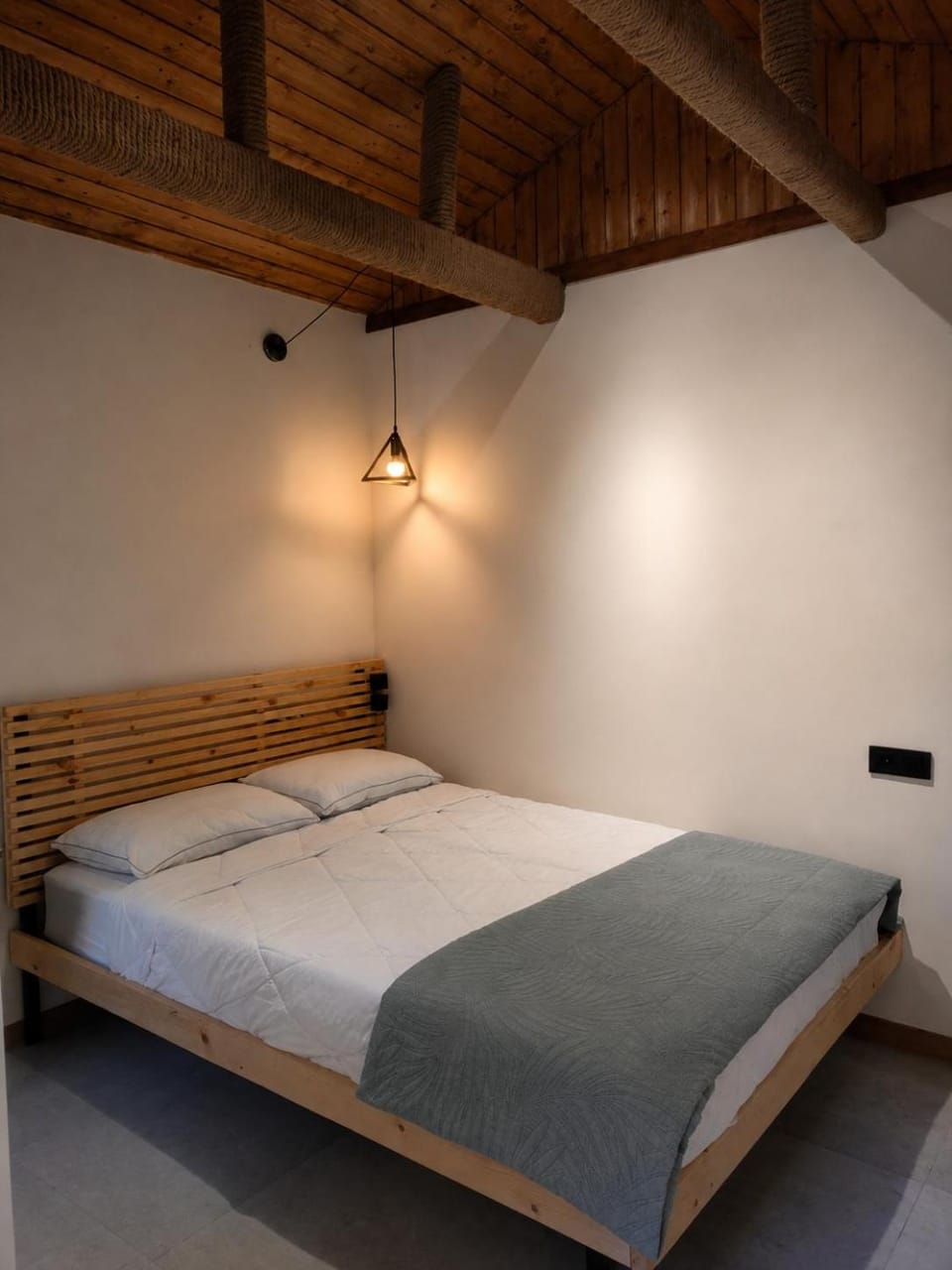 Bed, Photo of the whole room