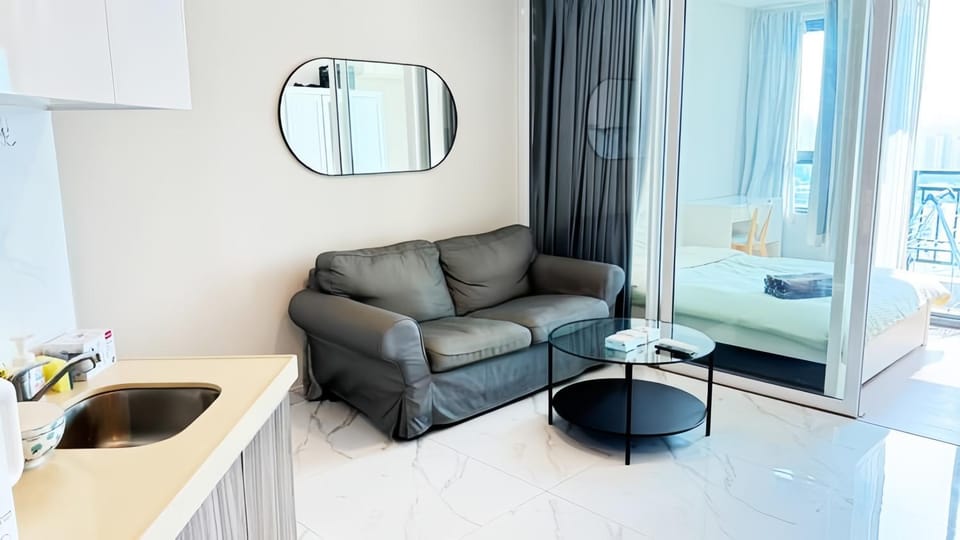 Bed, Living room, Photo of the whole room, Seating area, Bedroom