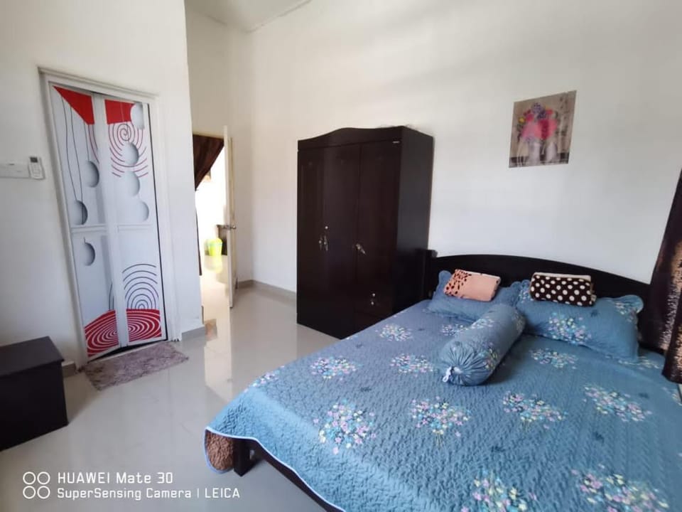 Teratak Ibu ImtiaZ UmT UnisZa House in Terengganu, Malaysia