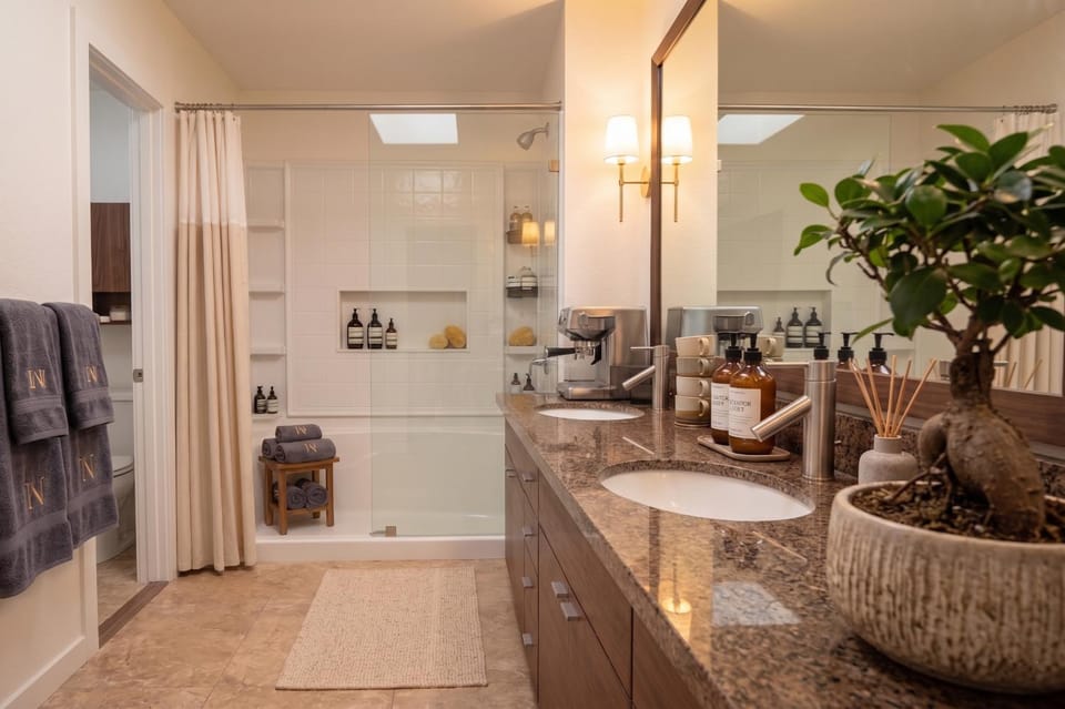 Marina del Rey Family 1BA & 2BA - Pool, Spa and Gym Access Apartment in Marina del Rey