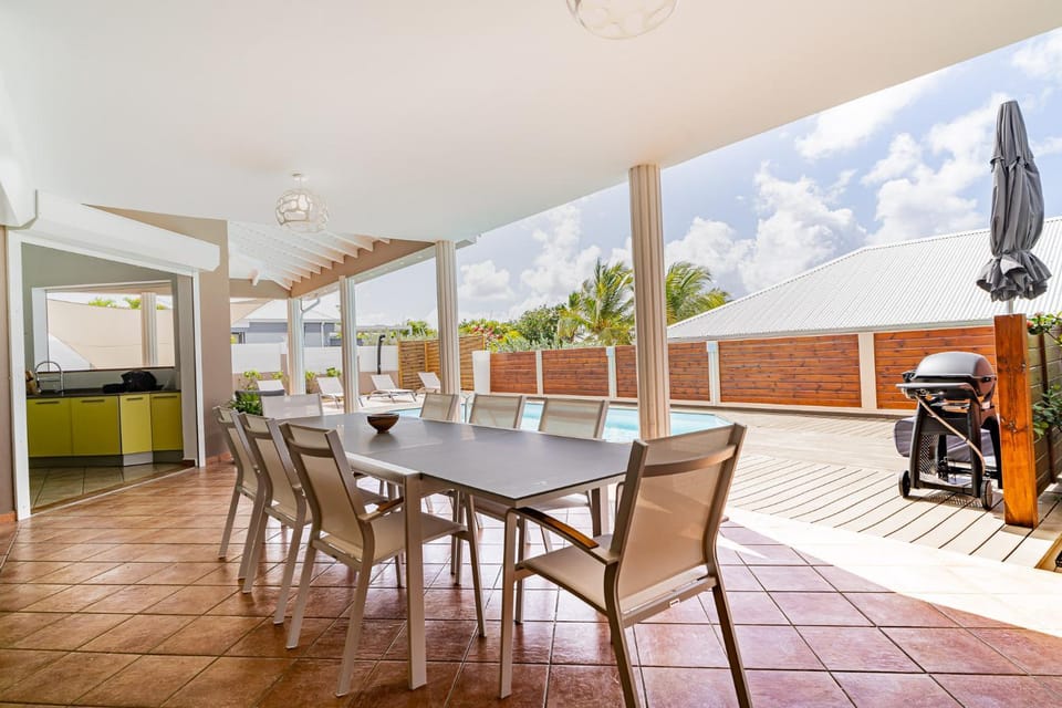 Patio, Day, BBQ facilities, View (from property/room), Balcony/Terrace, Balcony/Terrace, Dining area