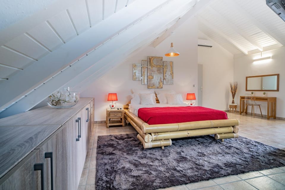 Bed, Photo of the whole room, Bedroom, towels, wardrobe, air conditioner