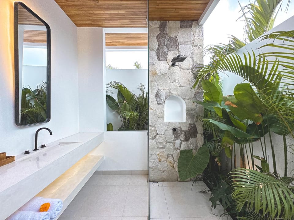Casa Petak 3 - Serene 2BR Modern Sanctuary with Lush Pool in Pererenan Villa in North Kuta