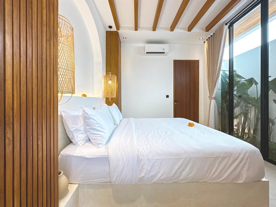 Casa Petak 3 - Serene 2BR Modern Sanctuary with Lush Pool in Pererenan Villa in North Kuta