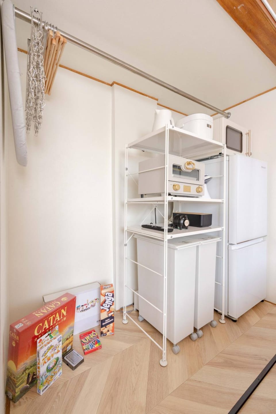 Kitchen or kitchenette, oven