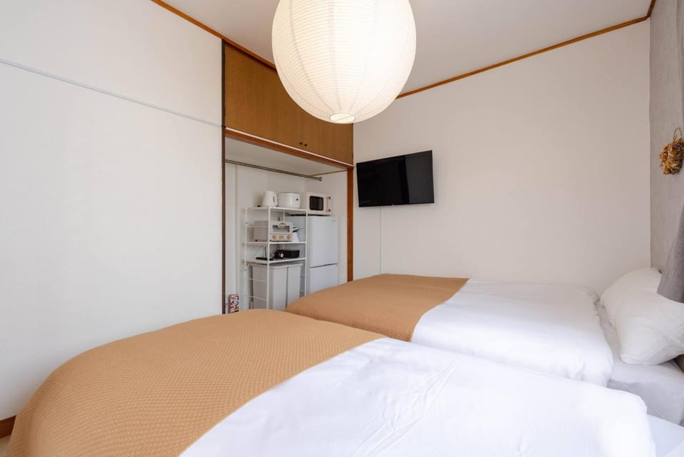 Bed, TV and multimedia, Kitchen or kitchenette, Photo of the whole room, Bedroom, oven