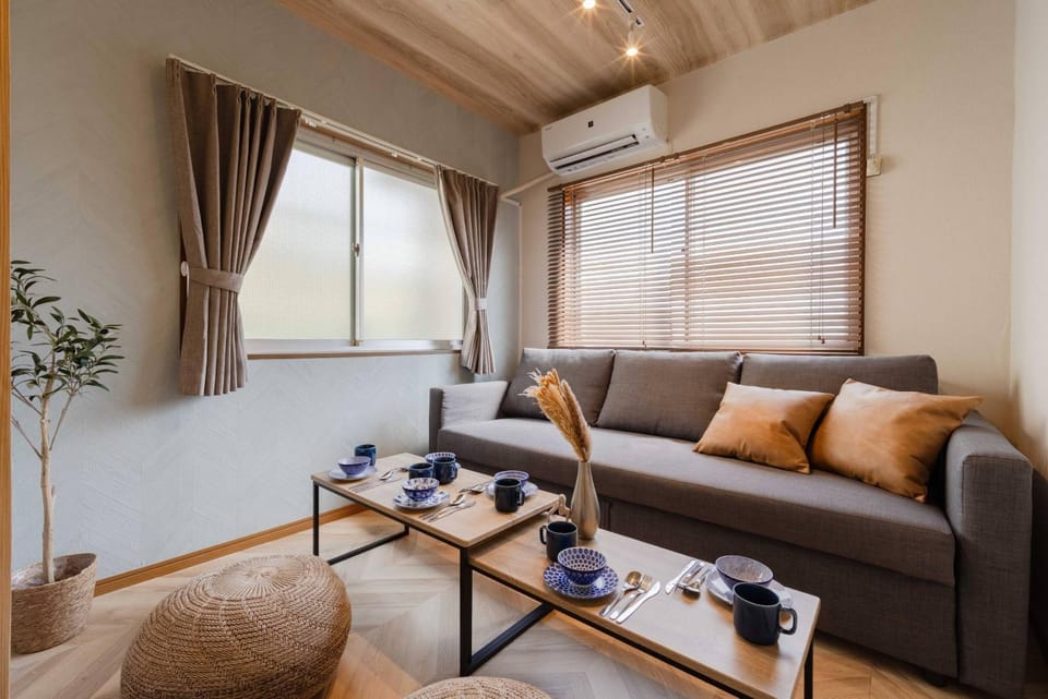 Living room, Seating area, air conditioner