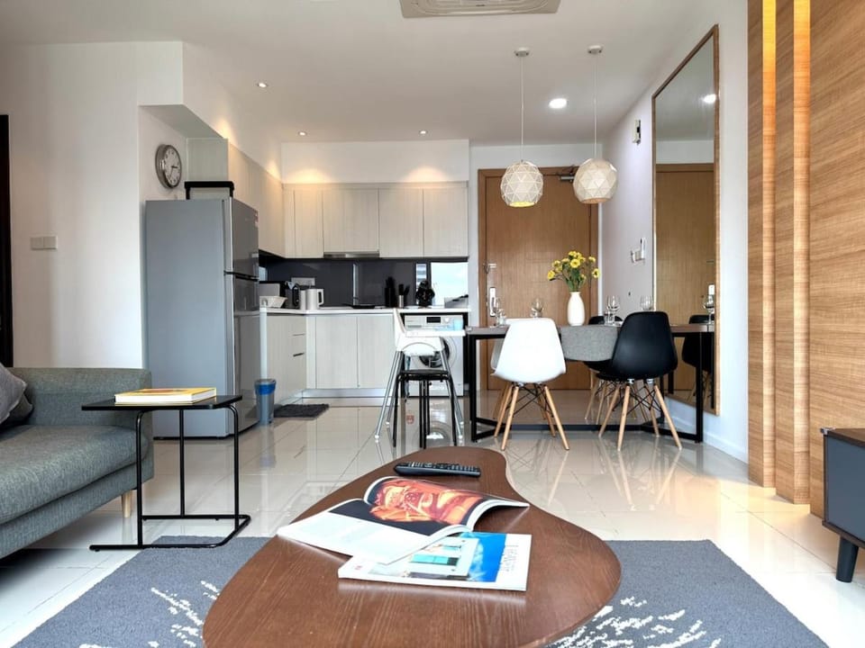 Suasana Suites Johor Bahru 2 Bedroom Apartment with Pool Walk to CIQ & JBCC Apartment in Johor Bahru