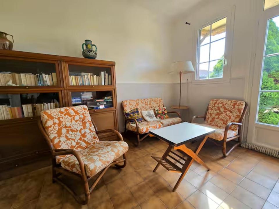 Library, Living room