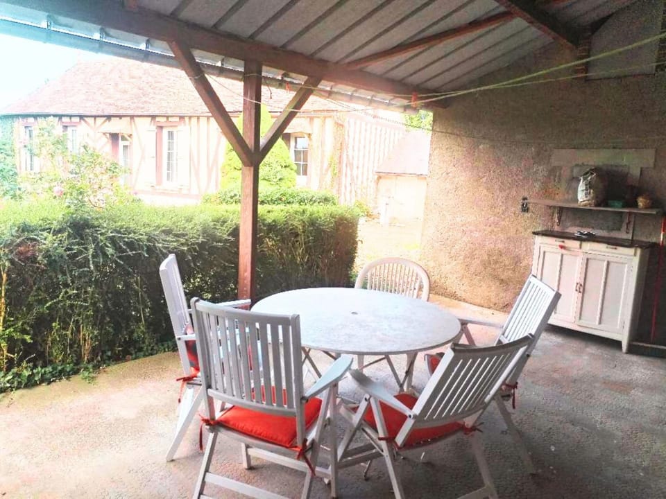 Patio, BBQ facilities