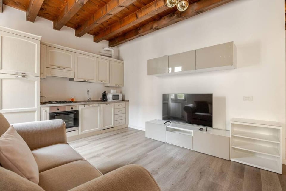 TV and multimedia, Kitchen or kitchenette, Living room