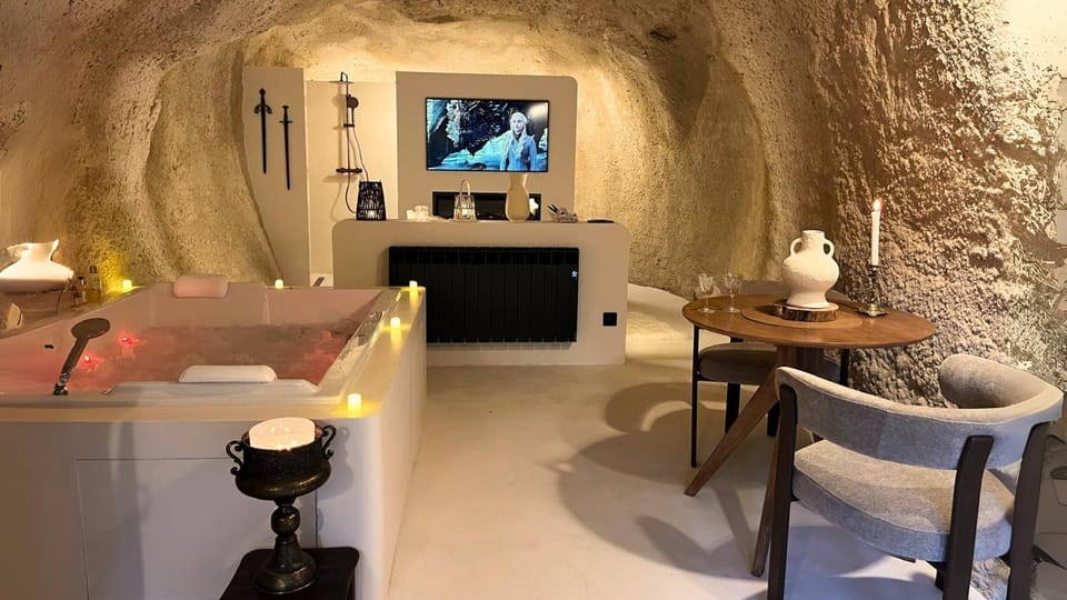 Hot Tub, Living room