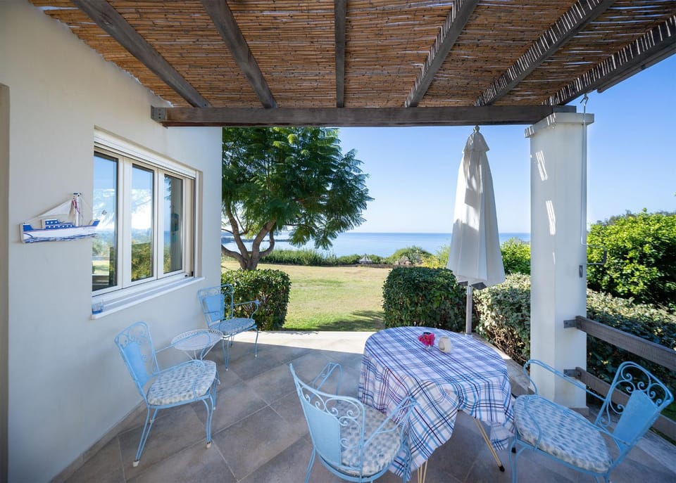Day, Natural landscape, Garden, View (from property/room), Balcony/Terrace, Dining area, Garden view, Sea view